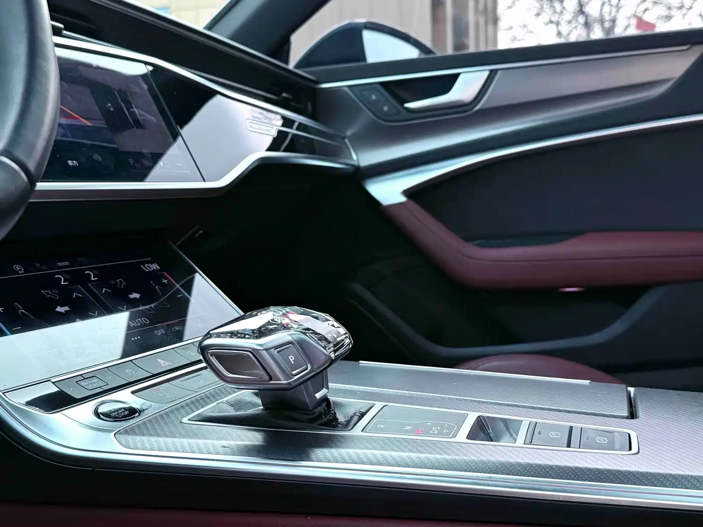 Audi A7L 2024 45 TFSI quattro S-line Black Warrior Edition фото 13