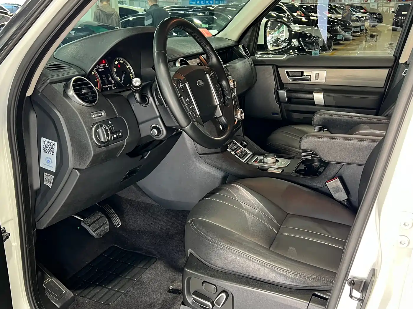 Land Rover Discovery 2016 3.0 SC Gloss Black Collector's Edition HSE фото 13