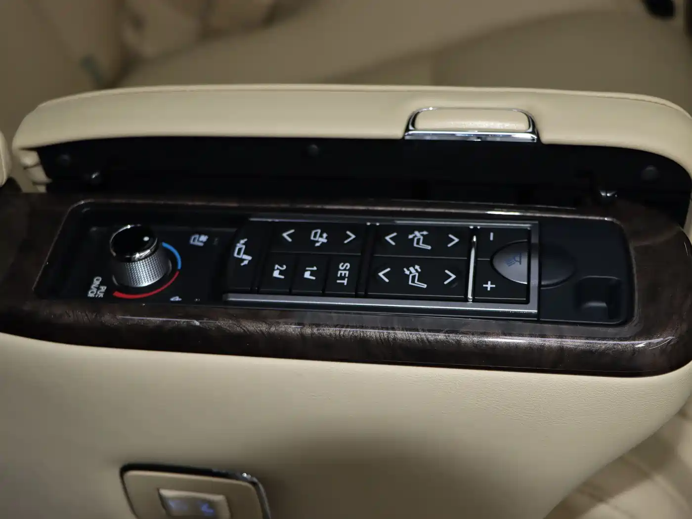Toyota Vellfire 2021 Crown Hybrid 2.5L HV Premium Edition фото 18