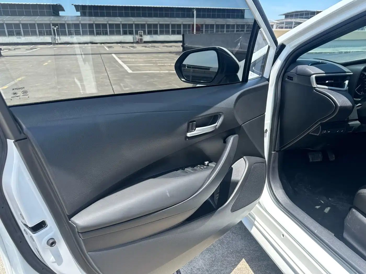 Toyota Levin 2022 185T CVT Luxury Edition фото 9