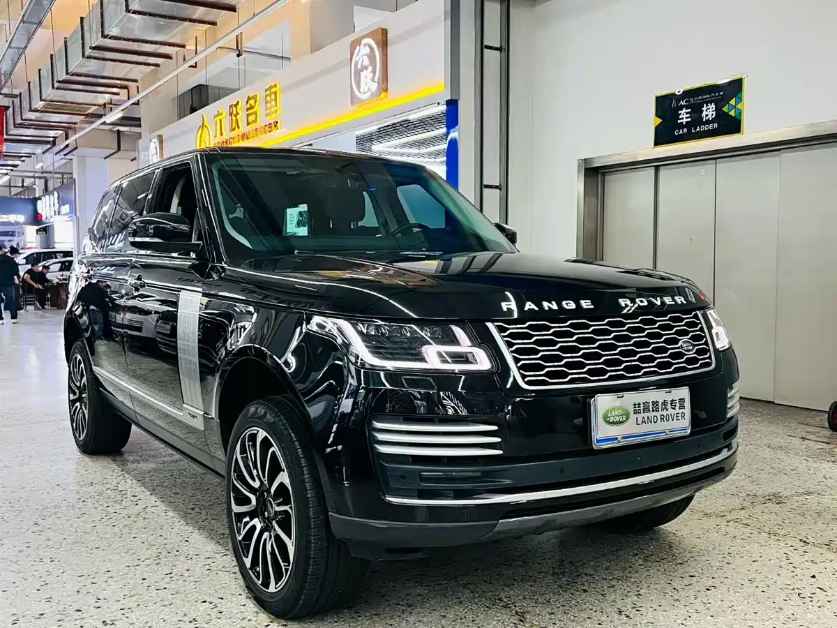 Land Rover Range Rover 2020 3.0 L6 Heritage Extended Edition фото 3