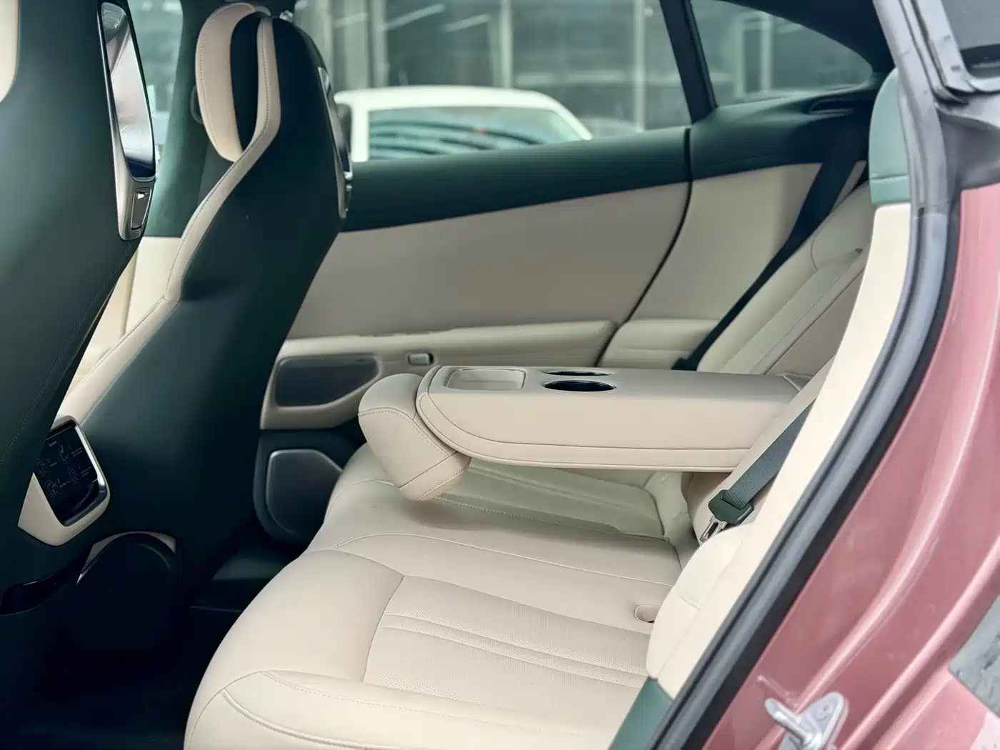 Xiaomi Auto Xiaomi YU7 2025 Ultra Long Range High Performance AWD Max Edition фото 5