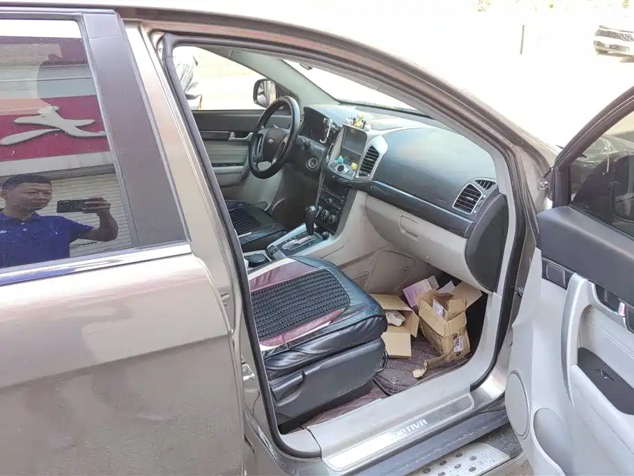 Chevrolet Captiva 2015 2.4L 2WD Urban Edition 5-seater фото 8