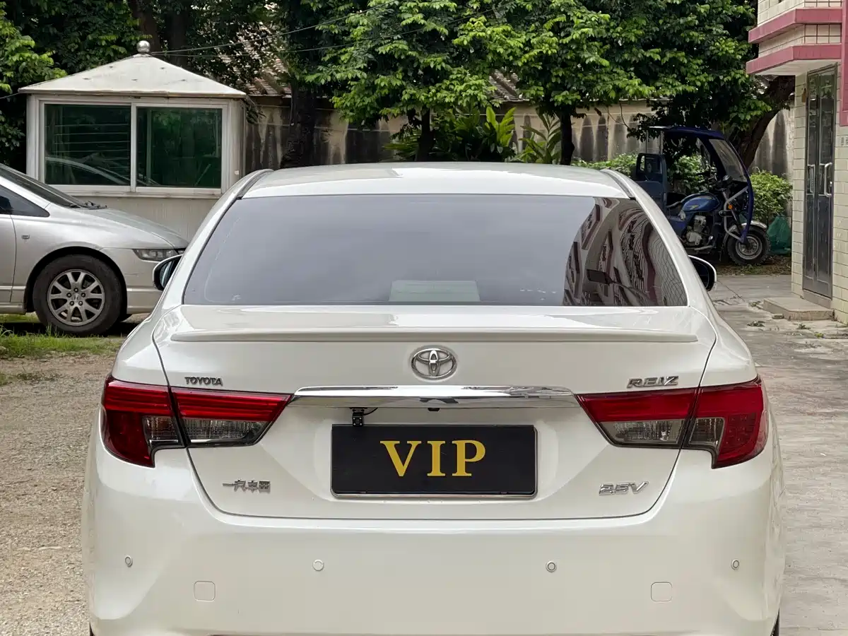 Toyota Reiz 2013 2.5V Premium Edition фото 6