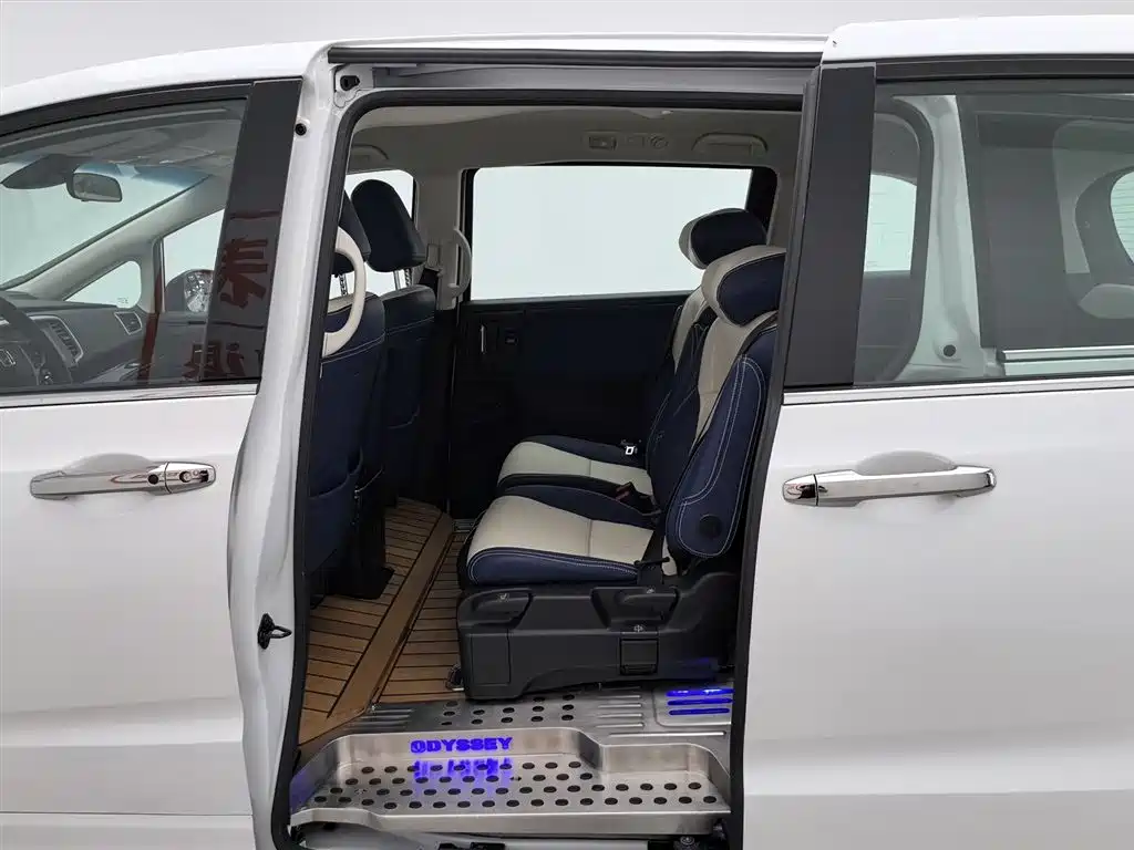 Honda Odyssey 2021 2.0L Sharp Premium Edition фото 15