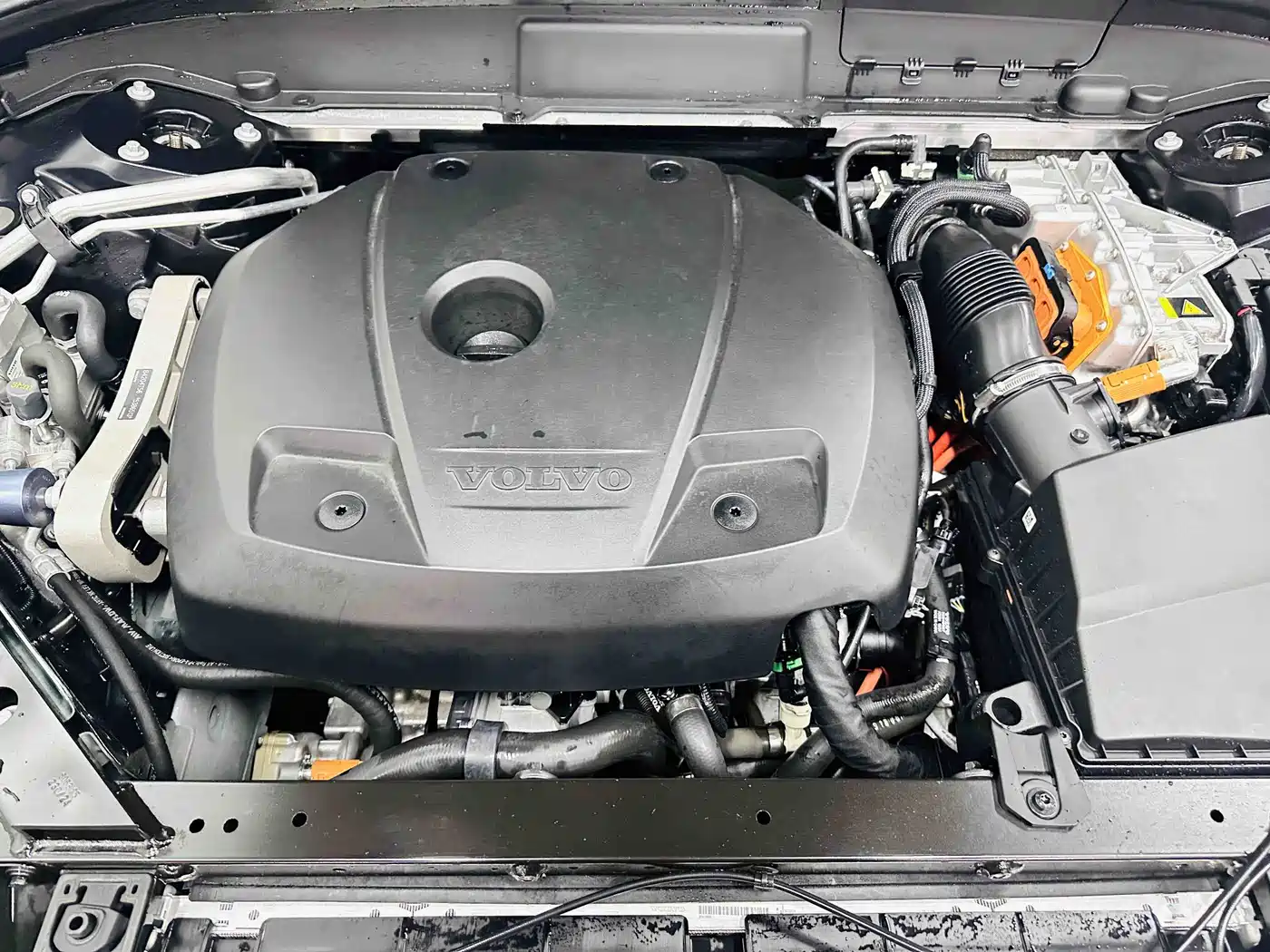 VOLVO XC60 PLUG IN HYBRID