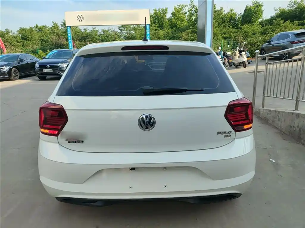 Volkswagen Polo 2019 Plus 1.5L Automatic Panorama Enjoyment Edition фото 6