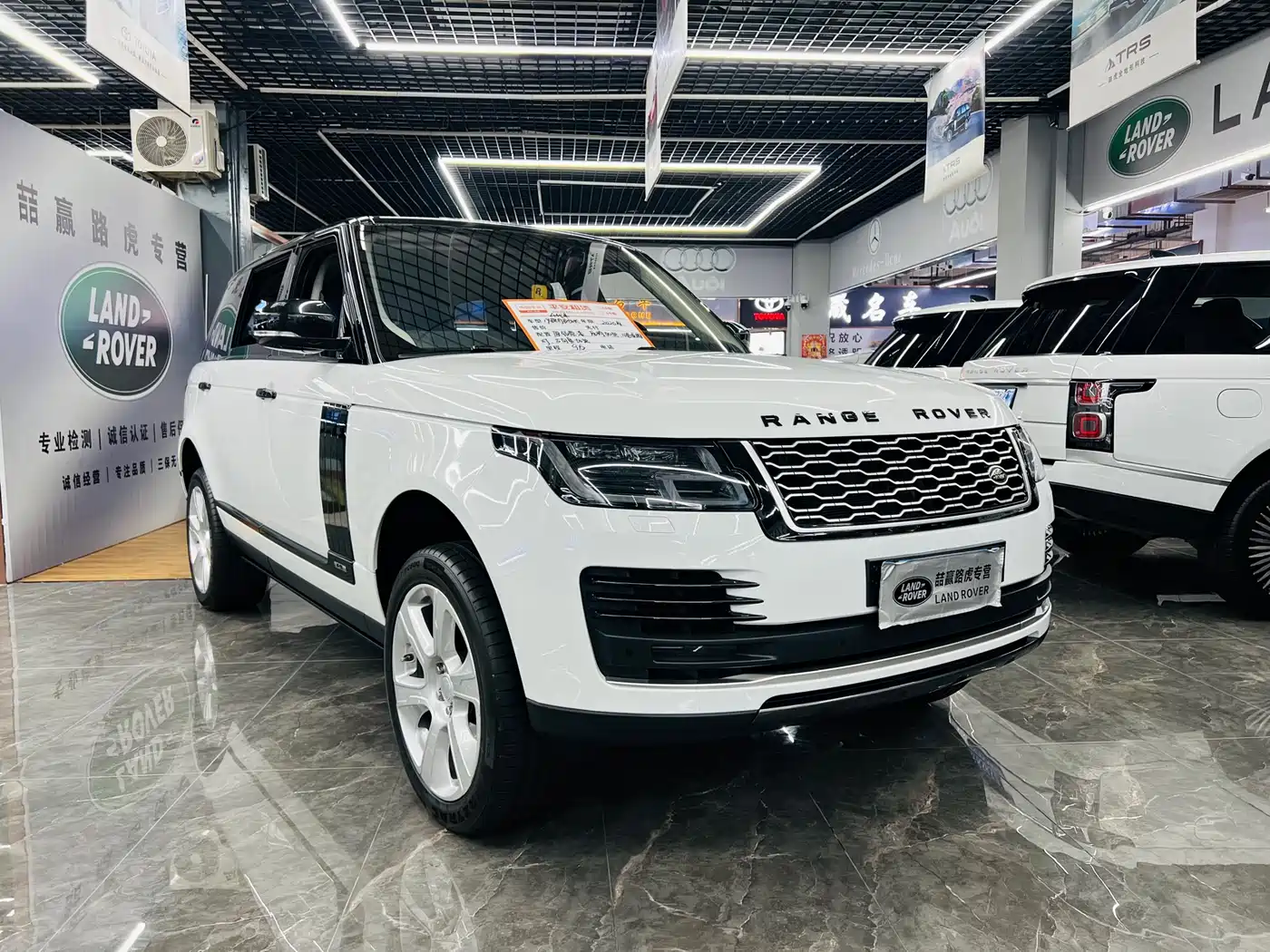 Land Rover Range Rover 2019 3.0 SC V6 Heritage Extended Edition фото 2