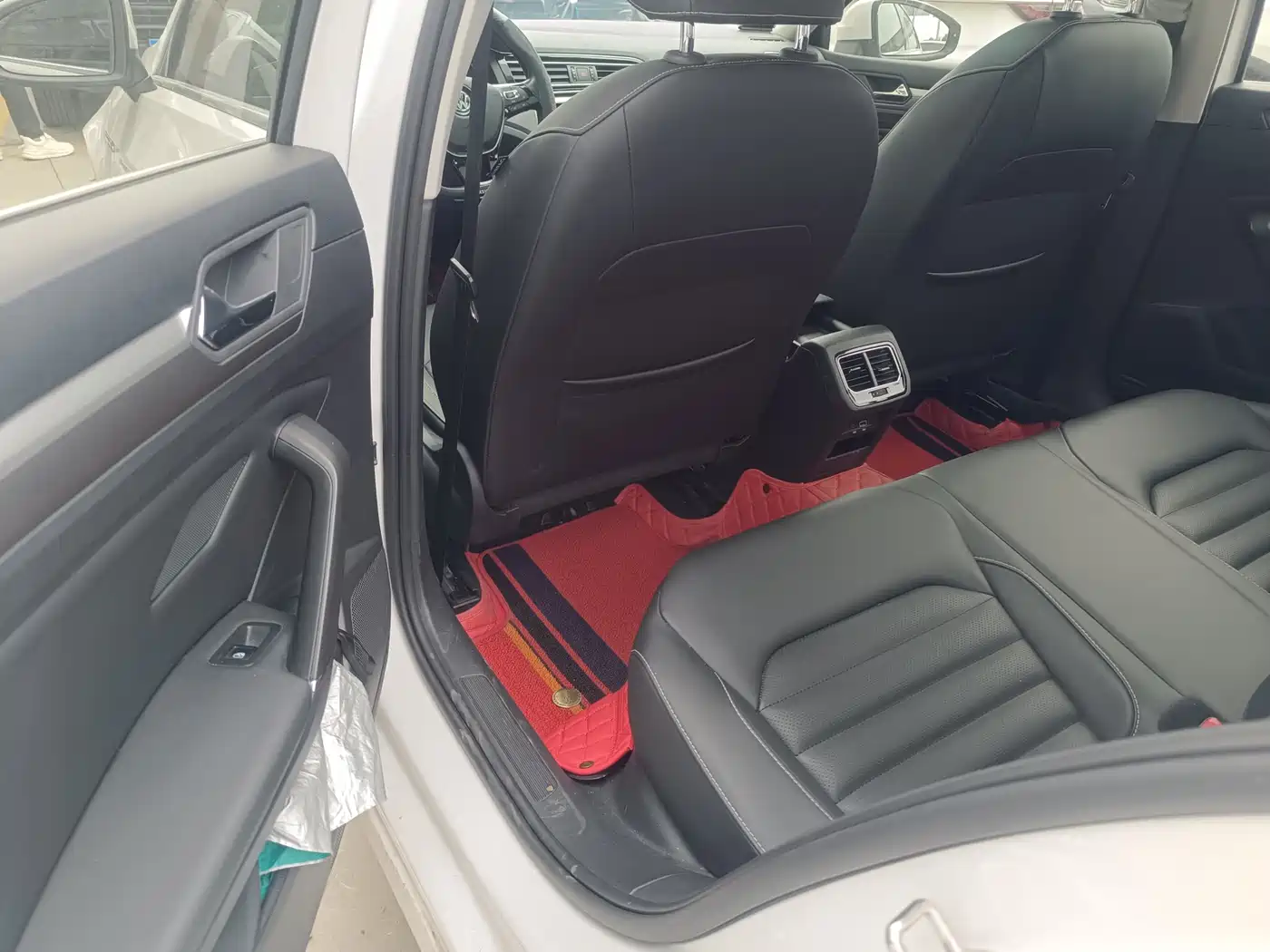 Volkswagen Lamando 2021 280TSI DSG Comfort Edition фото 8