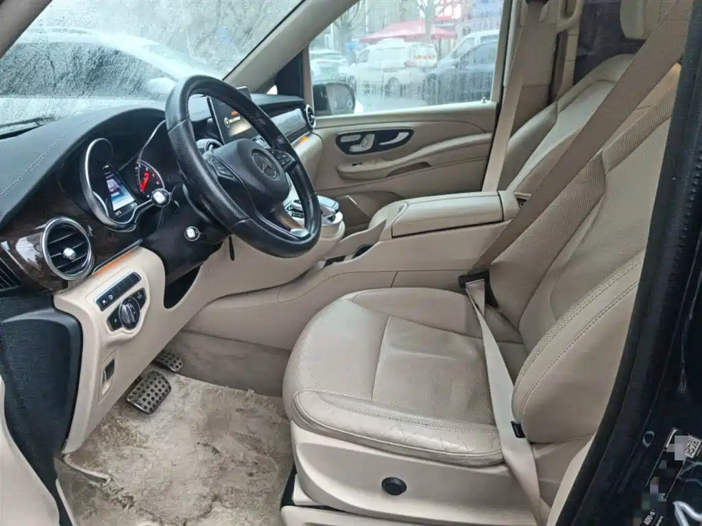 Mercedes-Benz V-Class 2017 Model V 260 L Premium Extended Edition фото 8