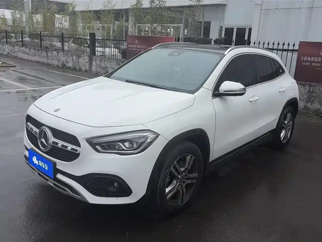 MERCEDES-BENZ GLA