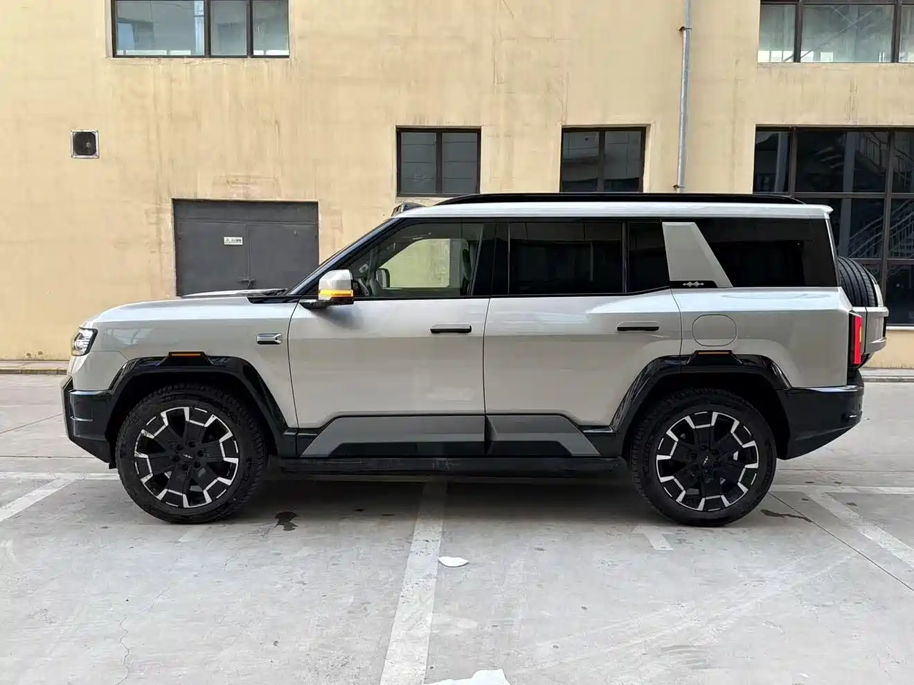 Fang Cheng Bao Leopard 8 2025 Zhiyong Flagship 7-Seater фото 2