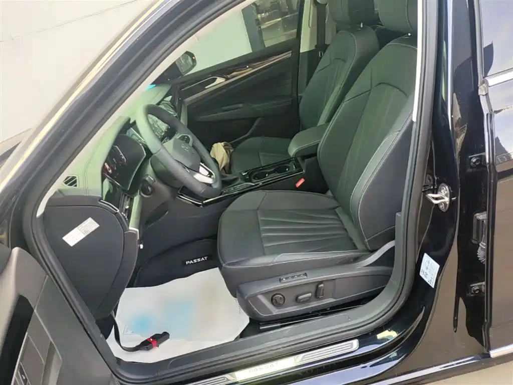 Volkswagen Passat 2025 Outstanding 380TSI Starlight Dragon Soaring Edition фото 15