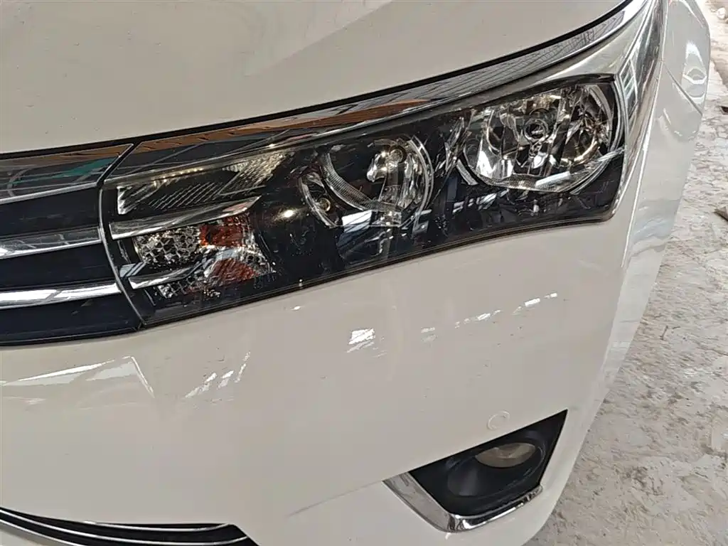 Toyota Corolla 2014 1.6L CVT GL-i фото 24