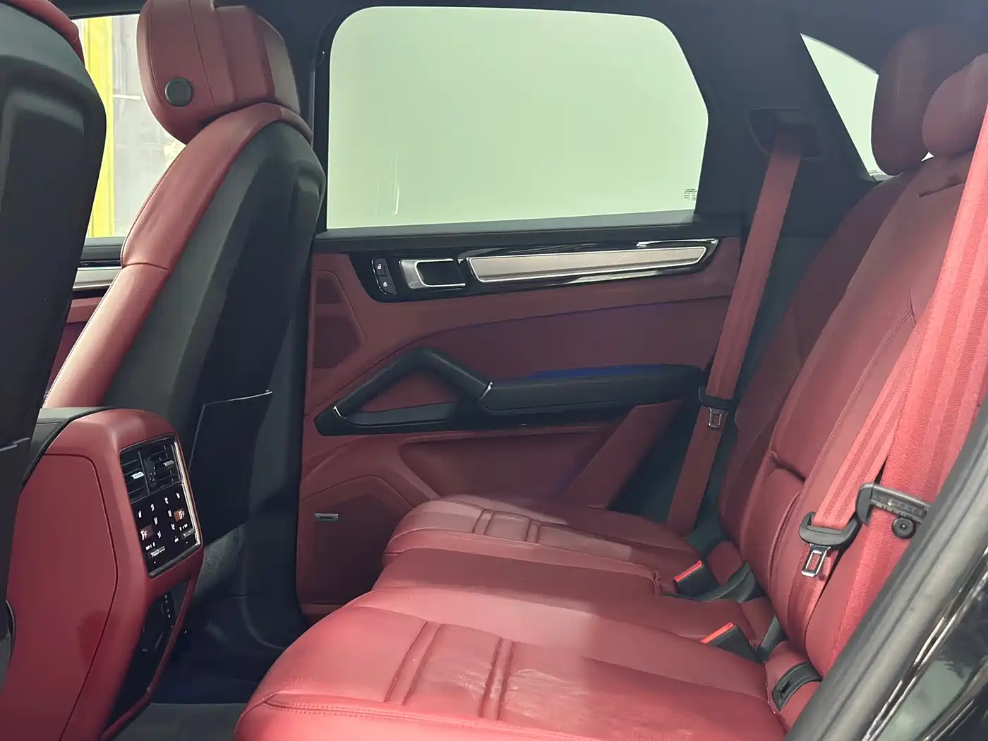 Porsche Cayenne New Energy 2023 Cayenne E-Hybrid 2.0T Platinum Edition фото 7
