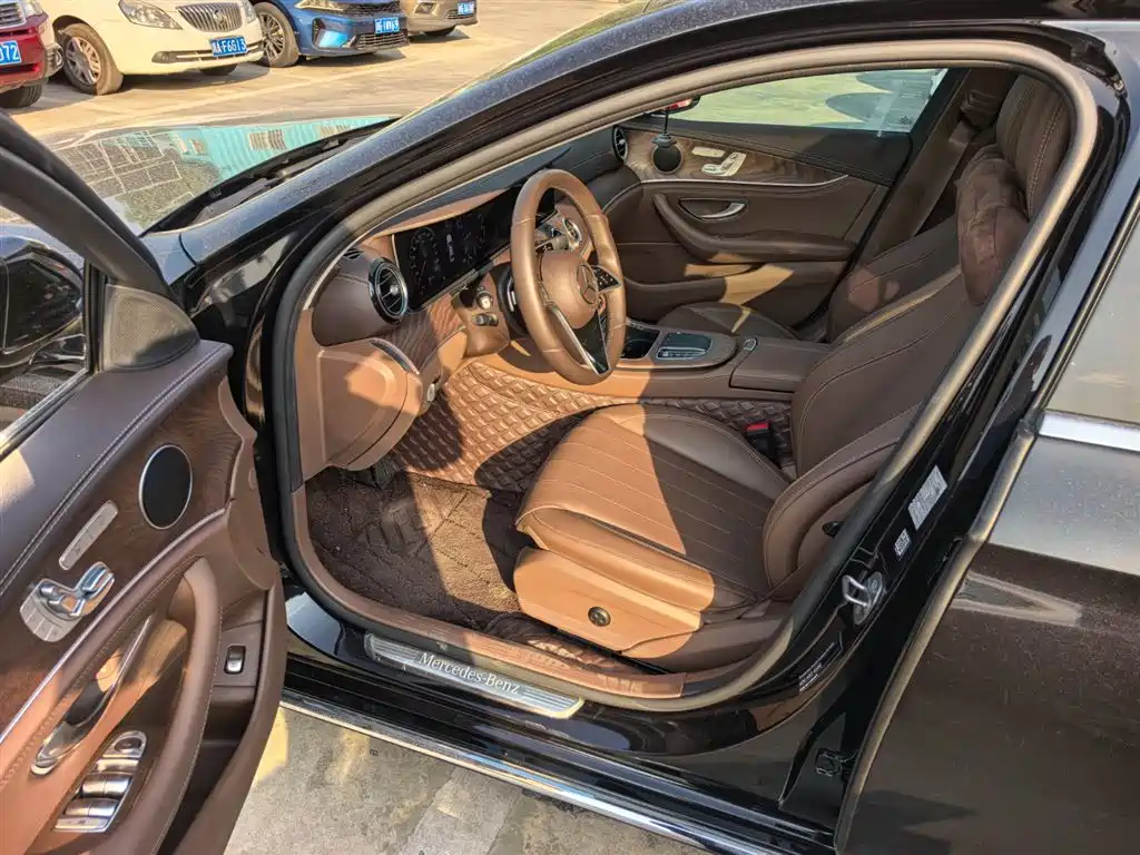 Mercedes-Benz E-Class 2023 E 300 L Fashion фото 9