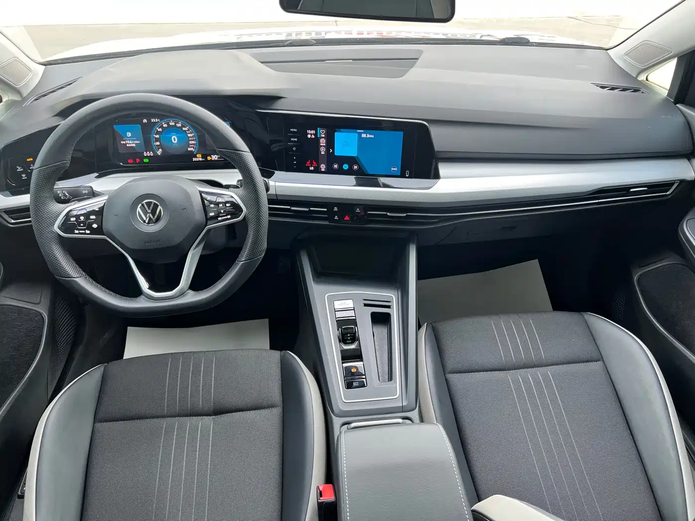 Volkswagen Golf 2023 280TSI DSG Pro 20th Anniversary Edition фото 12