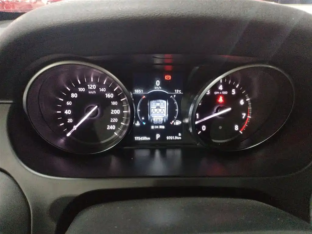 Land Rover Discovery Sport 2018 240PS HSE Edition фото 8