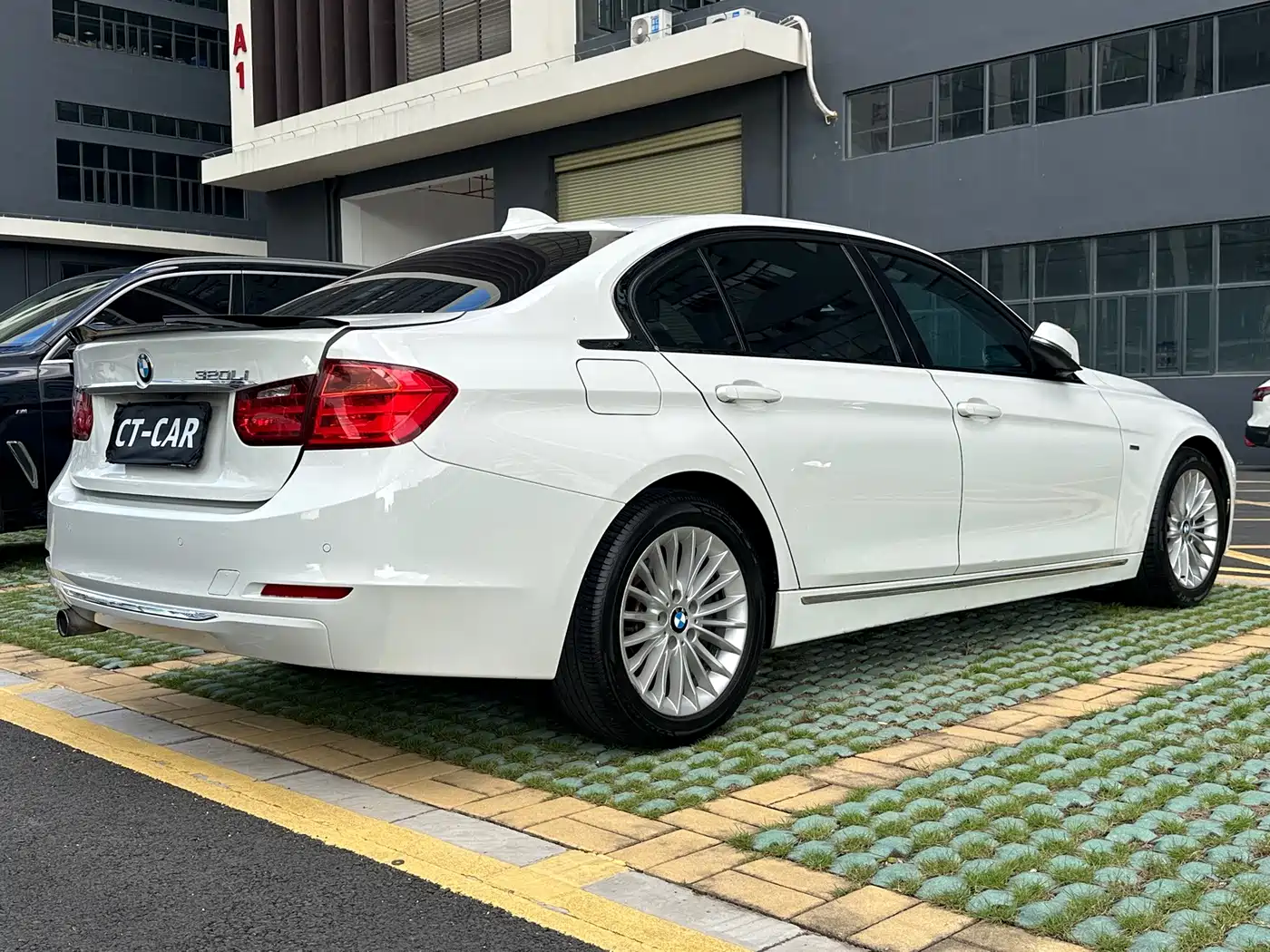 Фото 9 - BMW 3 Series