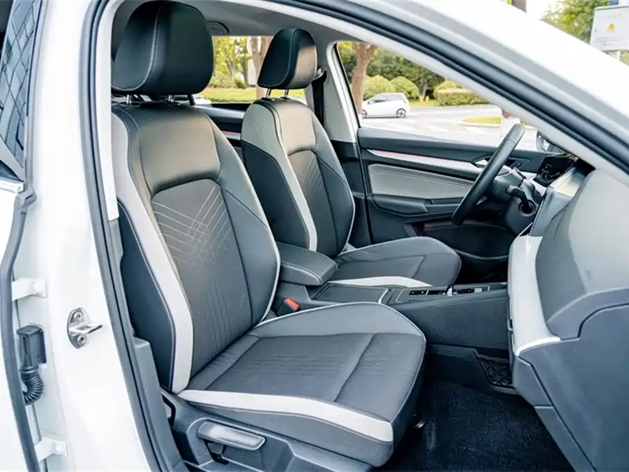 Volkswagen Golf 2021 200TSI DSG Pro фото 17