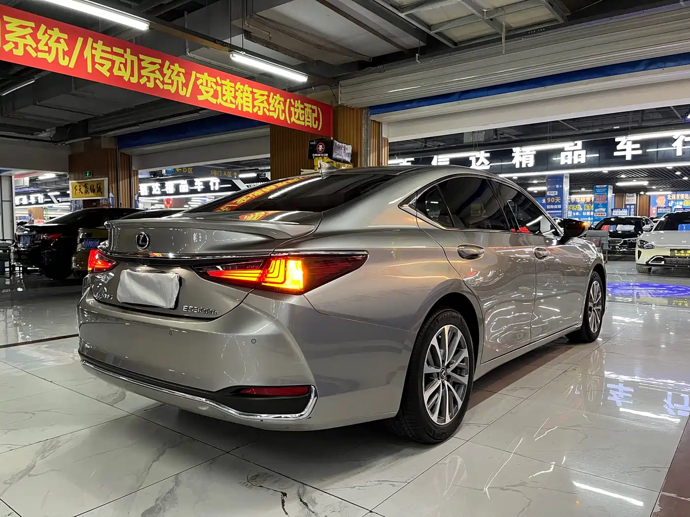 Lexus ES 2022 300h Excellence Edition фото 5