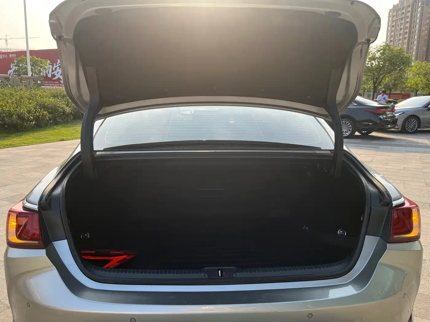 Lexus ES 2022 300h Ultimate Edition фото 36