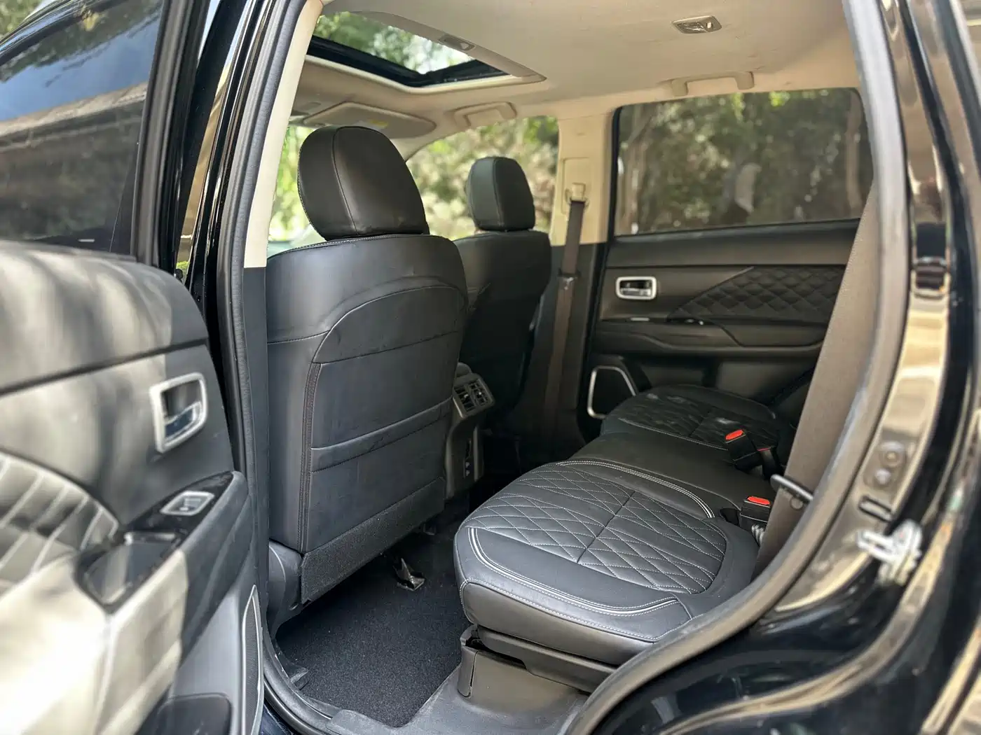 MITSUBISHI OUTLANDER