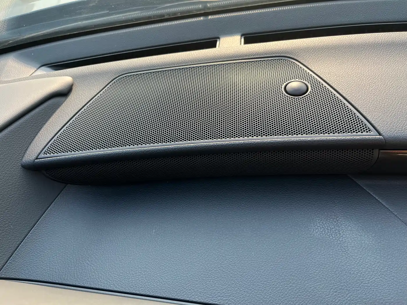 Lexus ES 2022 300h Ultimate Edition фото 30