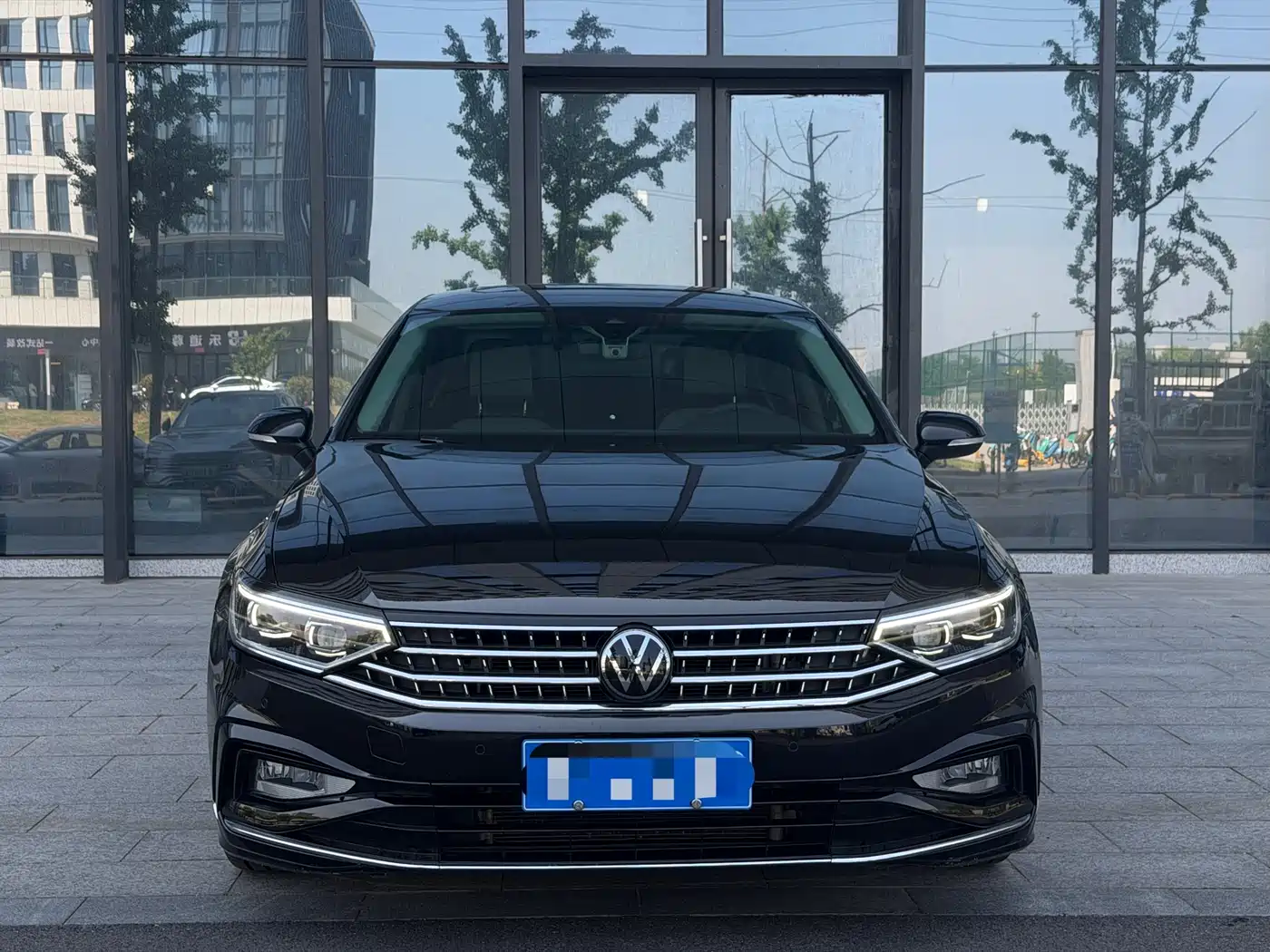 Volkswagen Magotan 2023 Model 2 Million Commemorative Edition 330TSI DSG Luxury фото 2