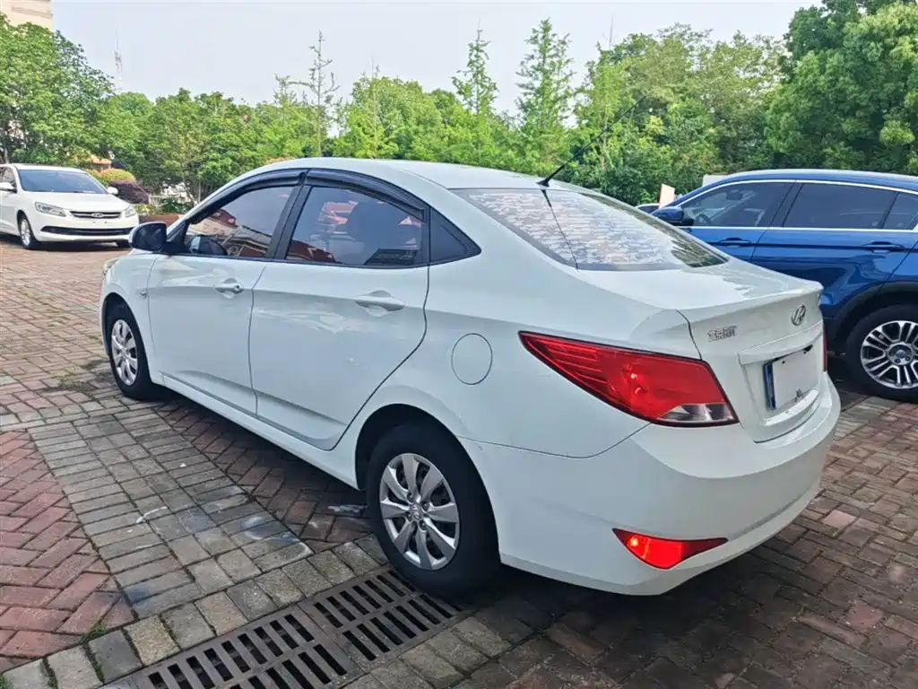 Hyundai Verna 2014 1.4L Manual Smart GLS фото 5