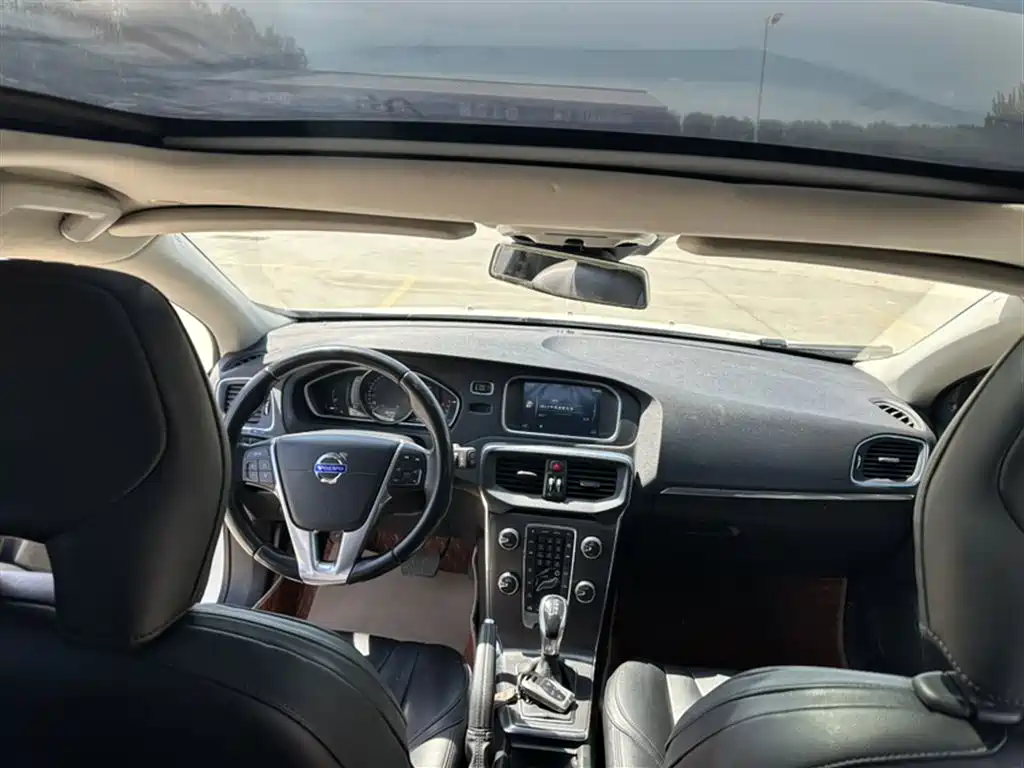 Фото 6 - Volvo V40