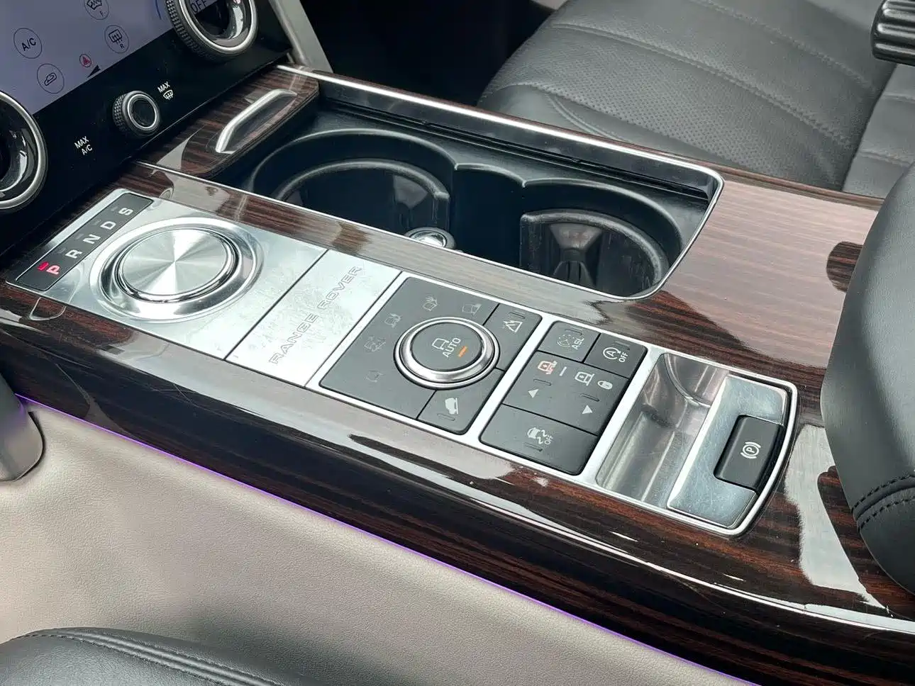 Land Rover Range Rover 2015 3.0 SC V6 Vogue SE Genesis Extended Edition фото 10