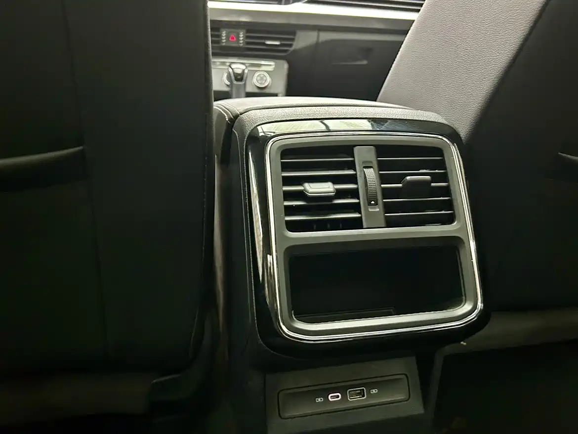 Volkswagen Passat 2022 280TSI Elite Edition фото 22