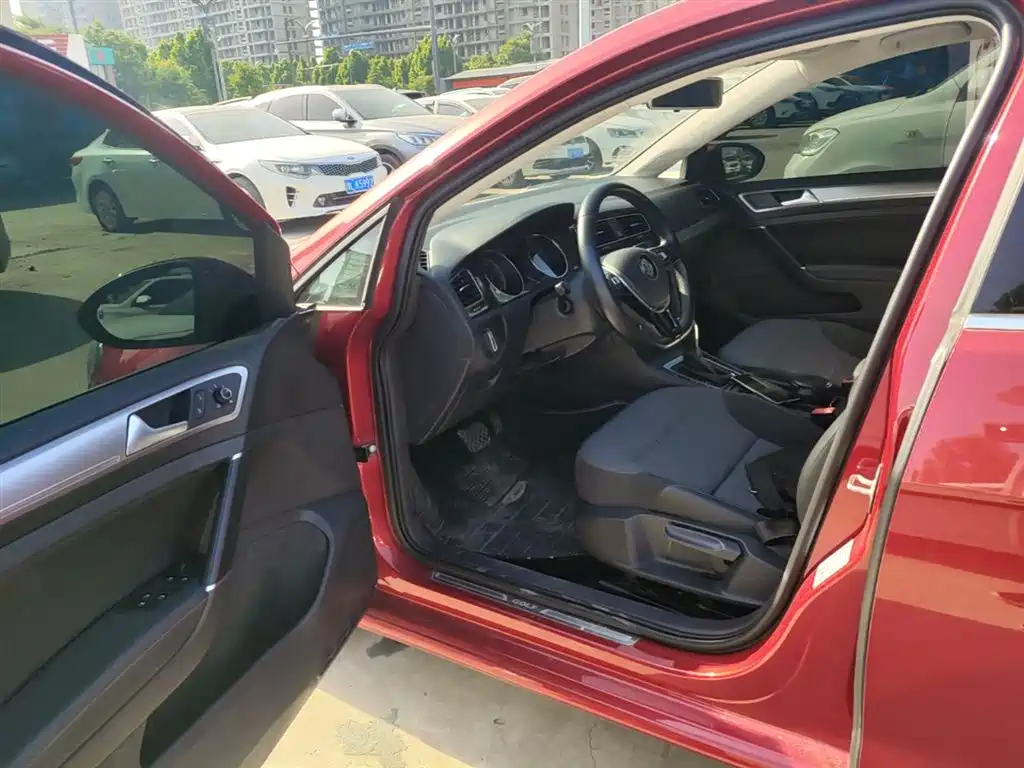 Volkswagen Golf 2018 230TSI Automatic Comfort фото 16