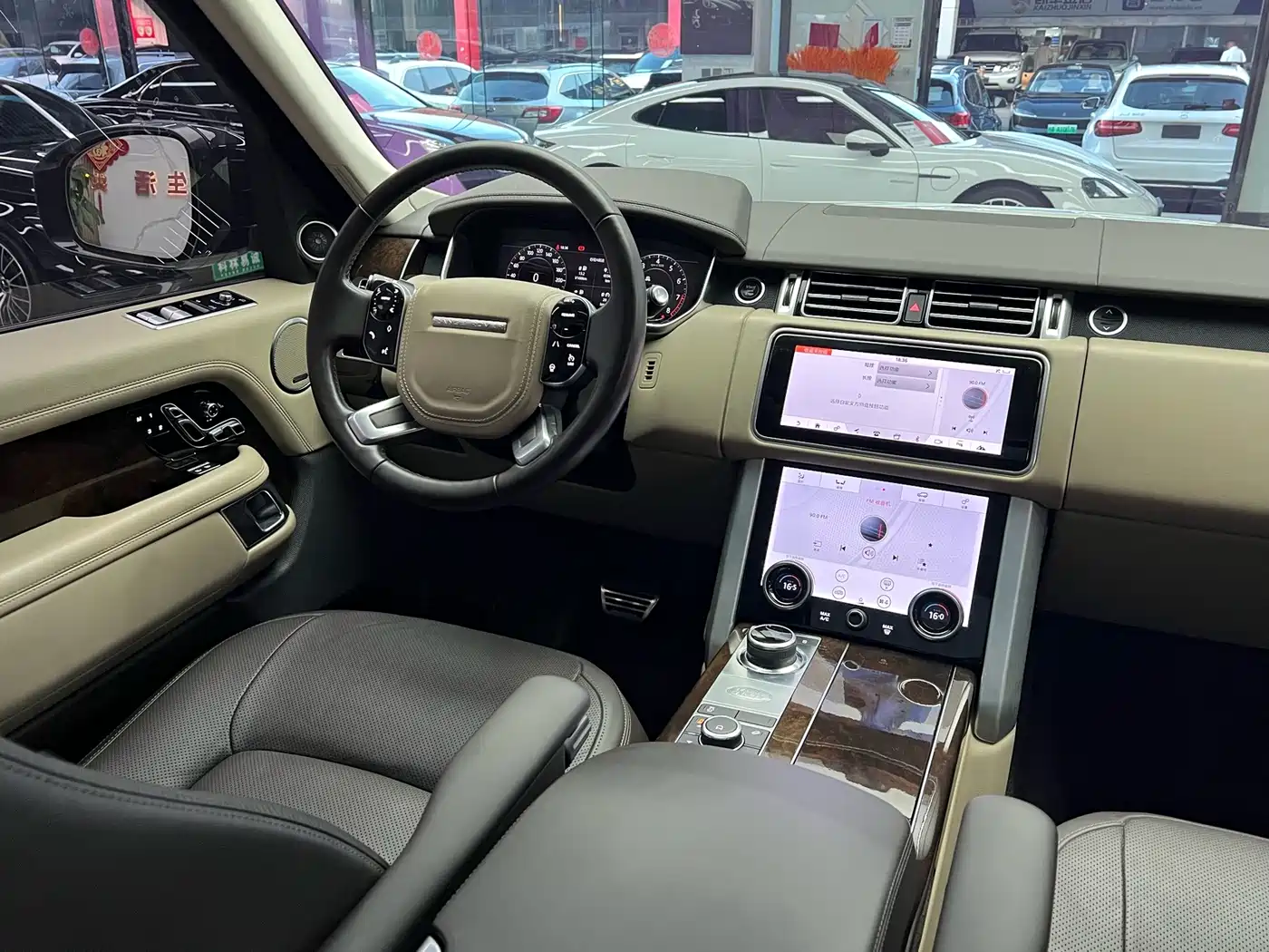 Фото 24 - Land Rover Range Rover