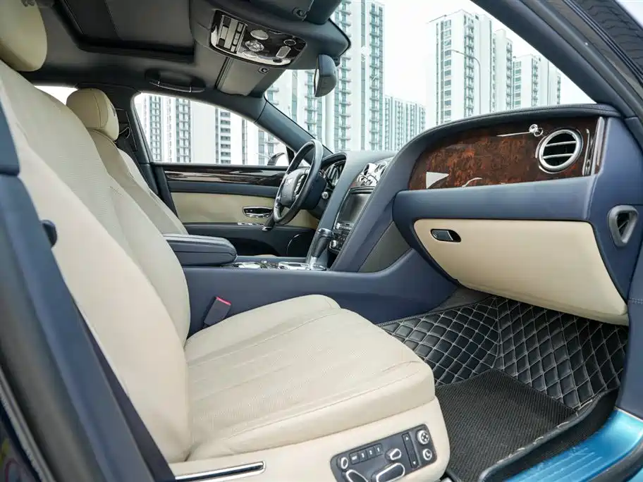 Фото 5 - Bentley Flying Spur