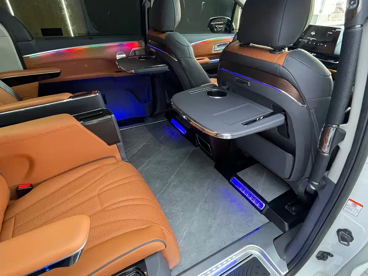 Toyota Granvia 2024 2.5L Hybrid Luxury фото 7