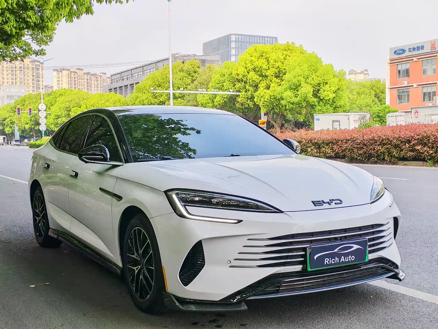 BYD Seal 2024 Glory Edition DM-i 1.5L 121km Prestige фото 3
