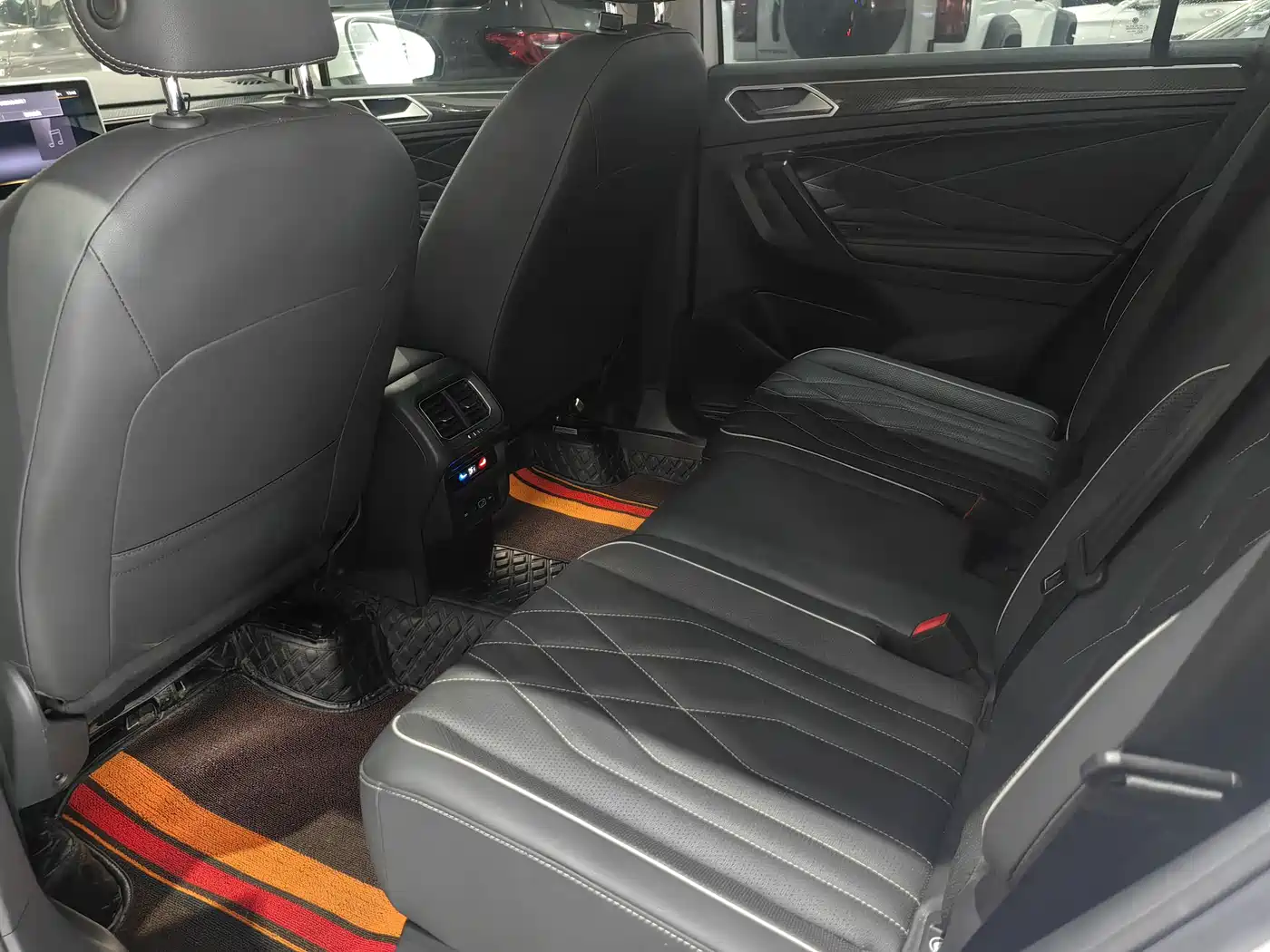 Volkswagen Tiguan L 2022 330TSI Auto 2WD R-Line Premium Edition фото 9
