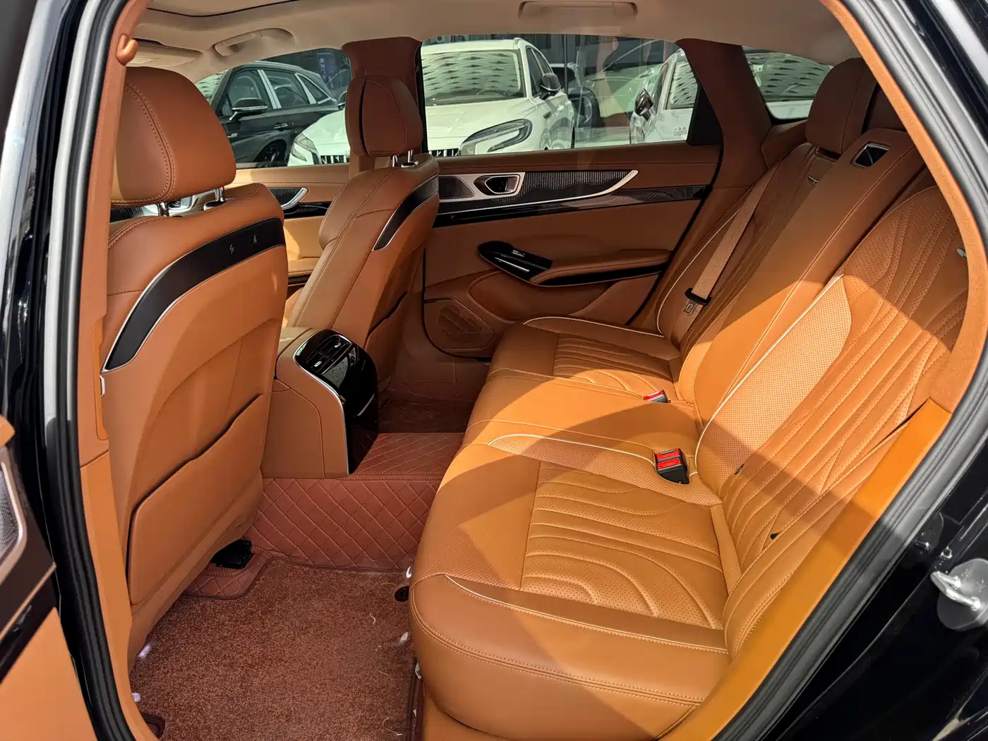 Hongqi H9 2025 Facelift 2.0T 2WD Flagship Luxury Business Edition 5-seater фото 9