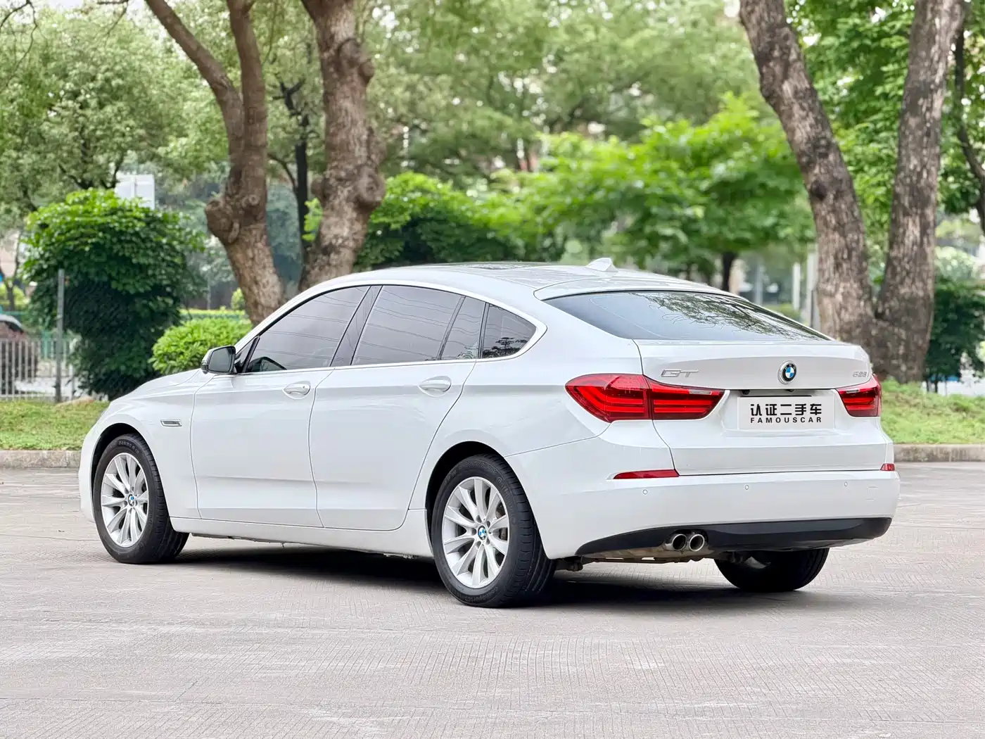 BMW 5 Series GT 2015 528i Leading фото 7