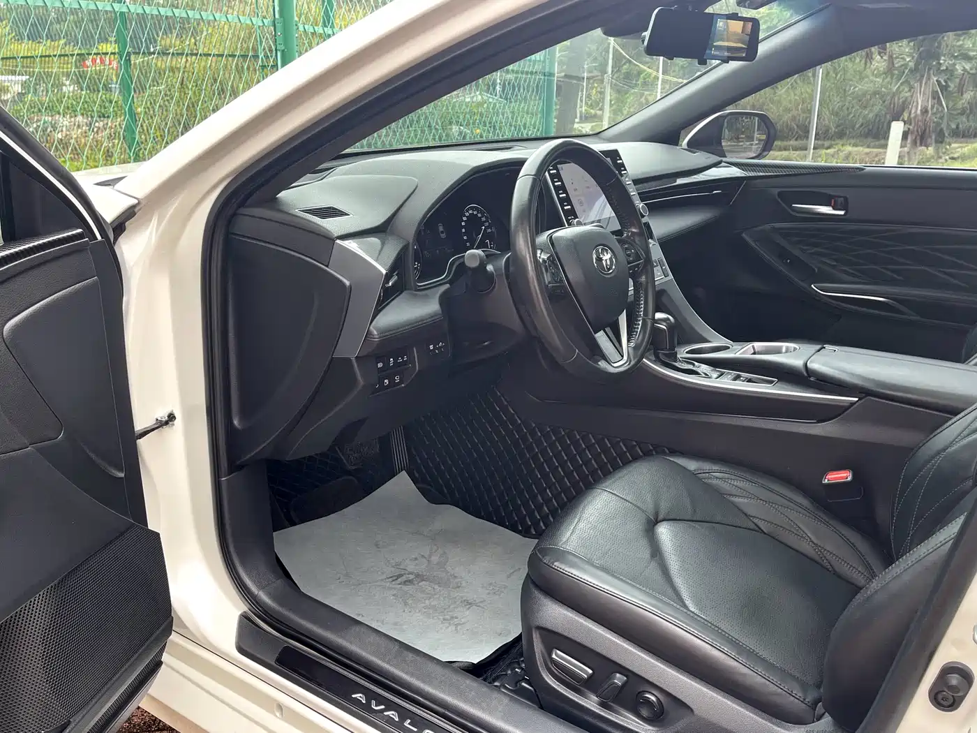 Toyota Avalon 2019 Hybrid 2.5L XLE Premium Edition China V фото 8