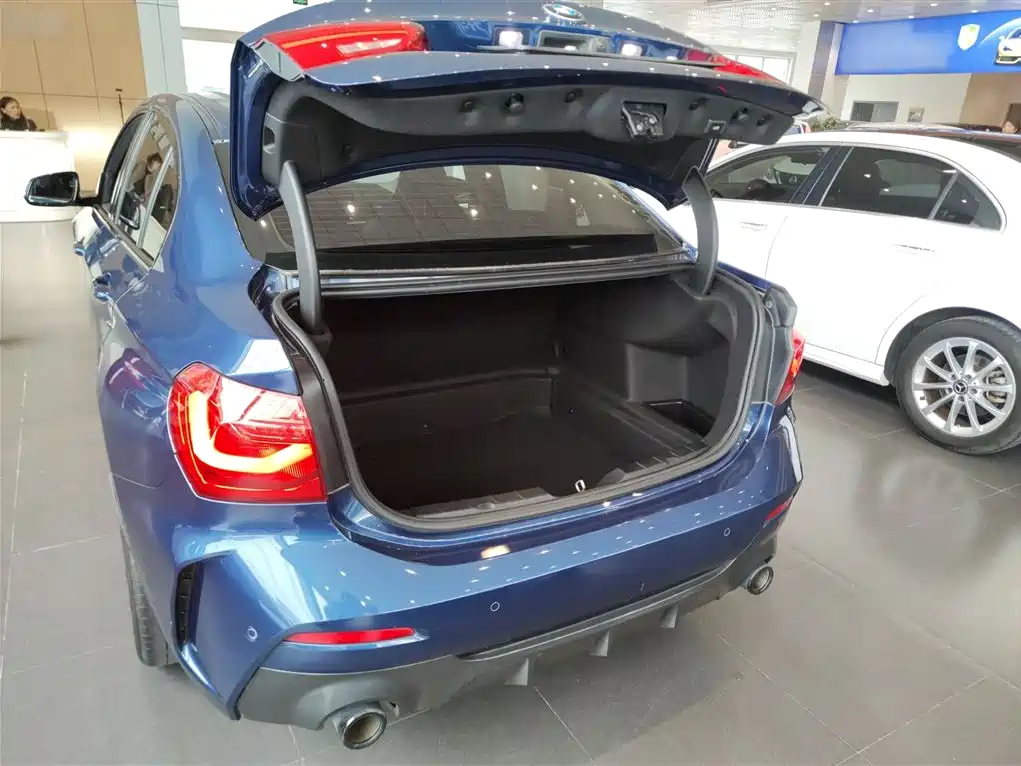 BMW 1 Series 2021 125i M Sport Black Night Edition фото 19