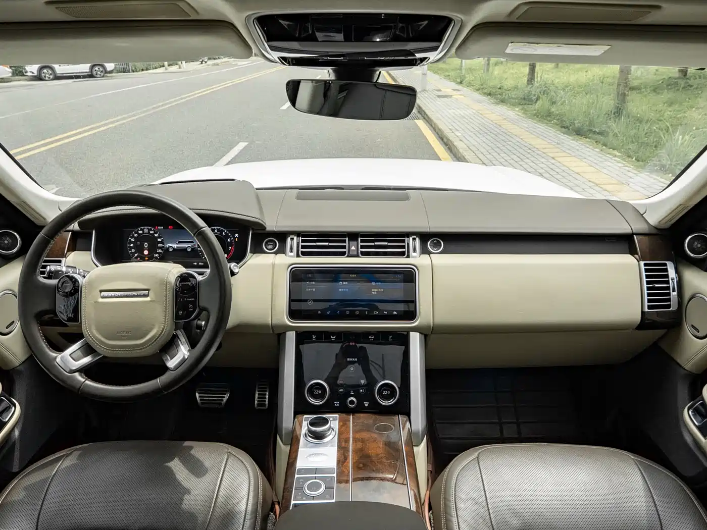 Land Rover Range Rover 2021 3.0 L6 Heritage Extended Classic Edition фото 5