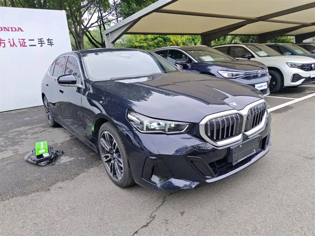 BMW 5 Series 2024 530Li Leading M Sport Package фото 7