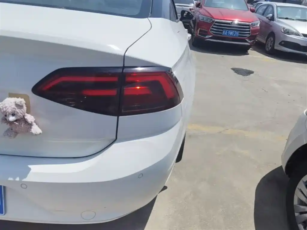 Volkswagen Lamando 2015 230TSI DSG Style фото 8
