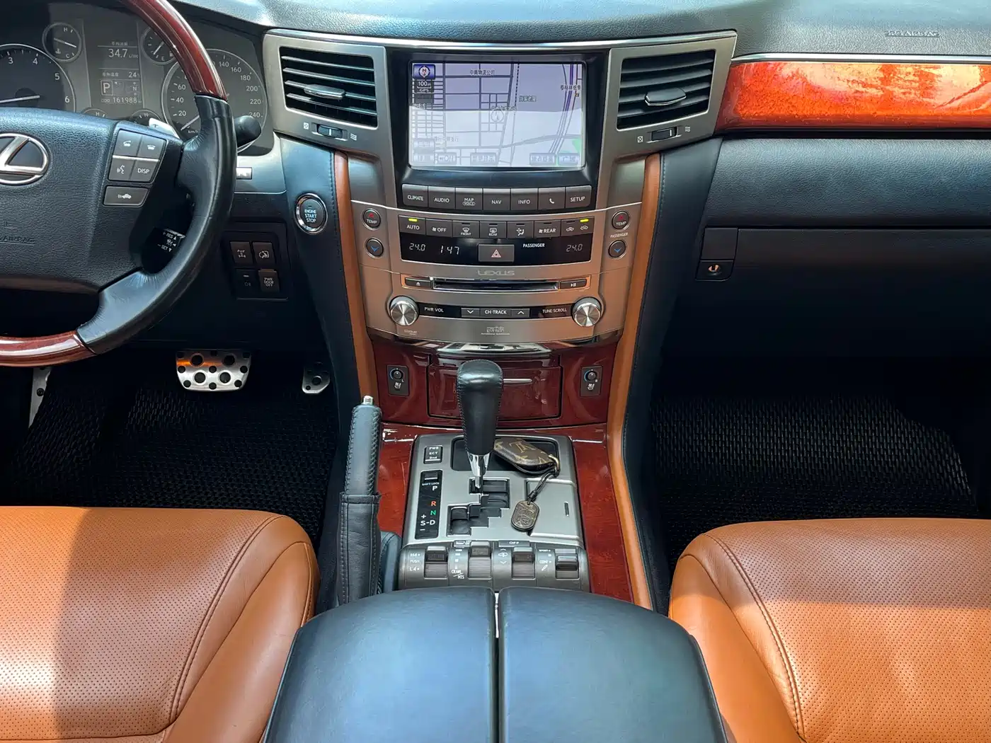 Lexus LX фото 8