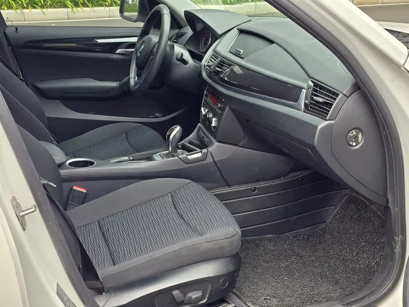 BMW X1 2015 Model sDrive18i Fashion Advanced Edition фото 4