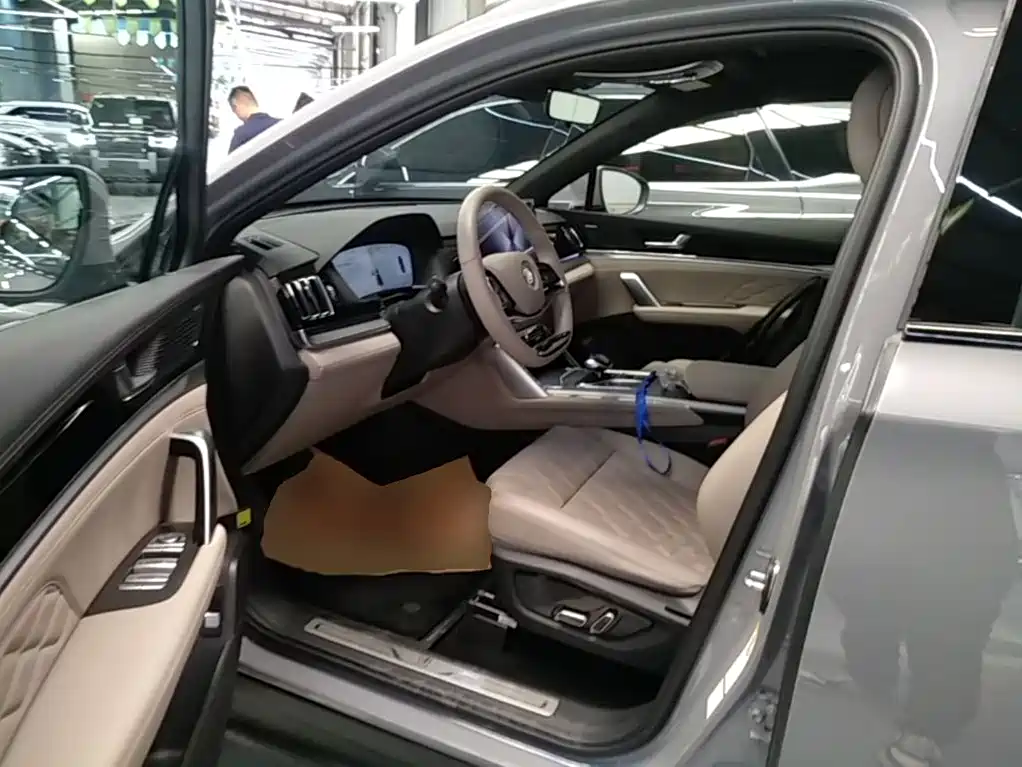 صورة 15 - BYD Tang New Energy