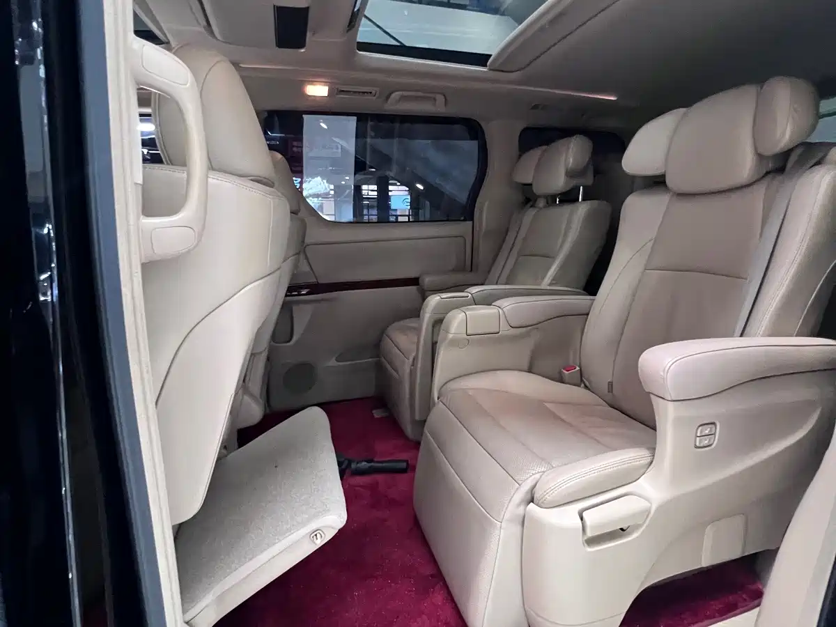 Photo 12 - Toyota Alphard